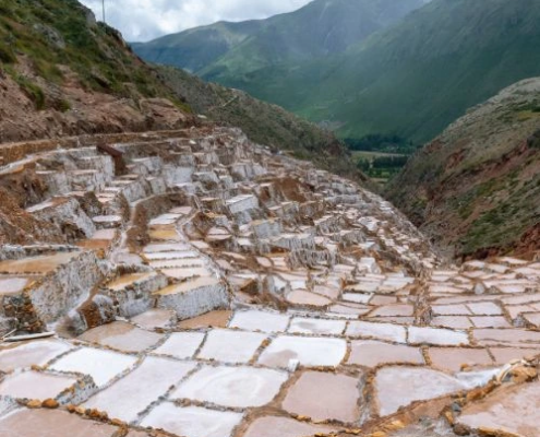 Exploración privada del Valle Sagrado de los Incas, rodeado de paisajes andinos y cultura ancestral.