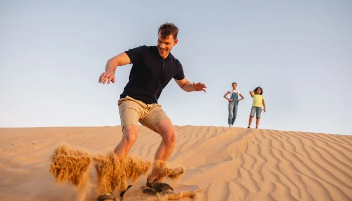 Sandboarding y paseo en buggy en las dunas de Ica, una aventura emocionante en el desierto peruano.