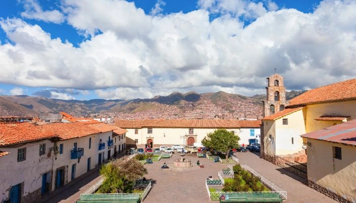 Barrio de San Blas en Cusco, un encantador rincón de calles empedradas, talleres de artesanos y una atmósfera bohemia única.